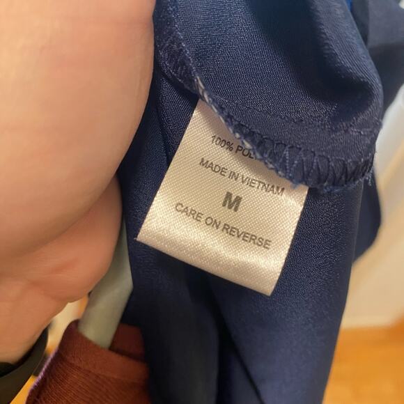 NEW New York & Company navy blue blouse - Picture 3 of 6